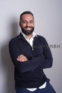 自信微笑的商务男士肖像