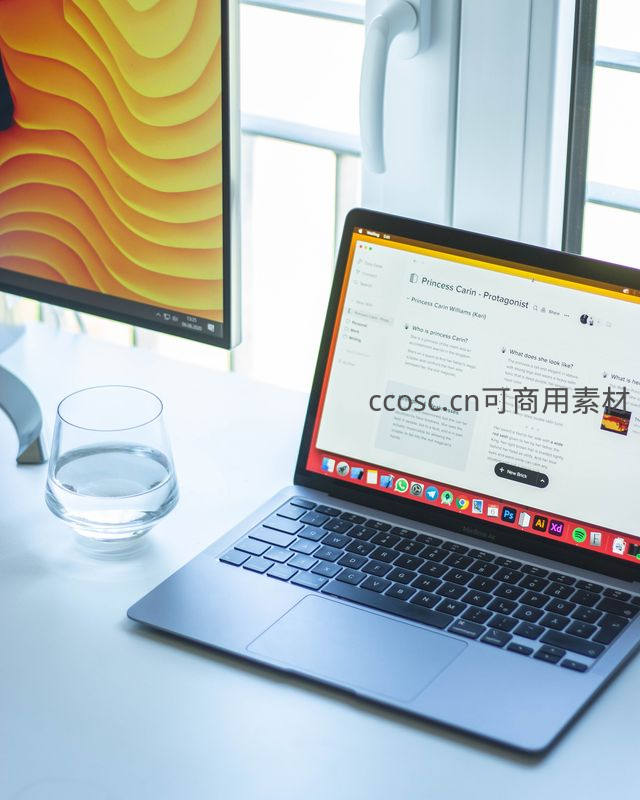双屏笔记本电脑办公桌面