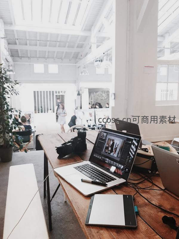 创意工作室中的设计工作站