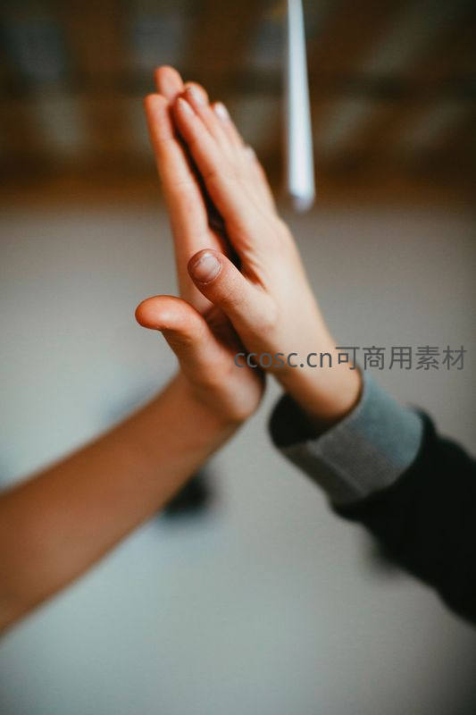 双手击掌瞬间特写