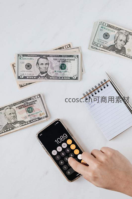 手操作手机计算器算账