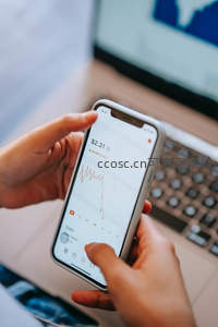 手机屏幕显示股票价格波动图