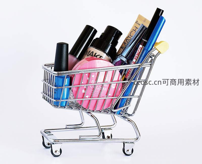 迷你购物车装满彩妆护肤品