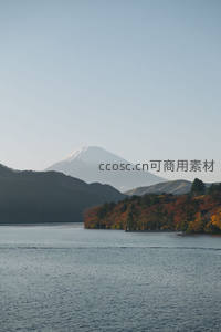 富士山下湖光秋色，静美如画
