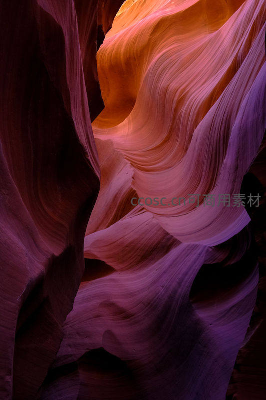 峡谷岩壁流光溢彩，如梦似幻的天然雕塑
