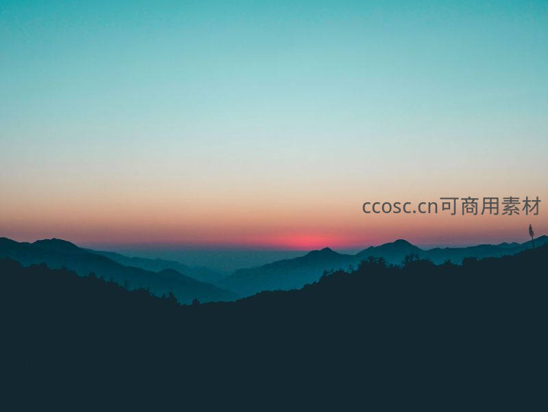 层峦叠嶂，霞光万道染天际