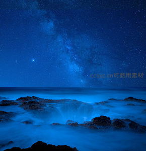 银河垂落海岸的蓝色梦境