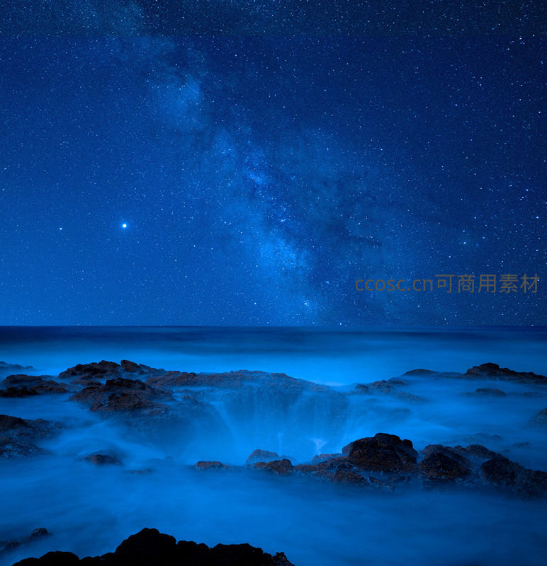 银河垂落海岸的蓝色梦境