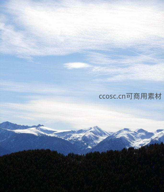 林海之上的雪域远山