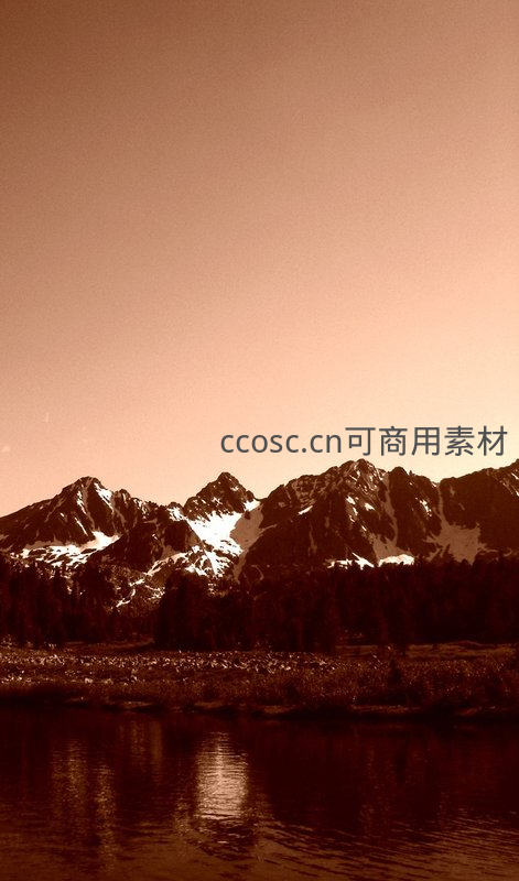 棕褐色调雪山倒映湖面