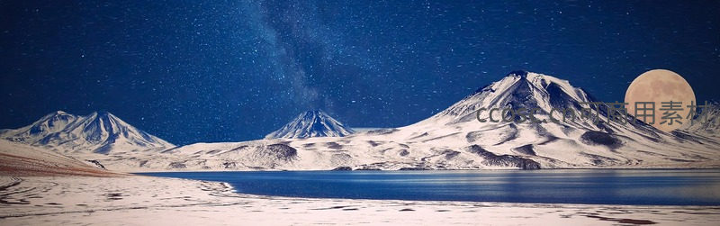 月涌大荒雪，星河倾泻湖山间