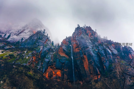 云雾缭绕山峰间，瀑布自峭壁飞流直下