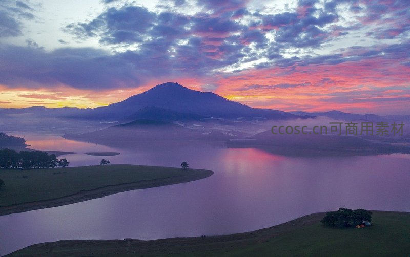 霞光万丈湖山如画
