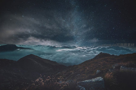 星空下的云海与山峦