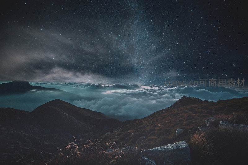 星空下的云海与山峦