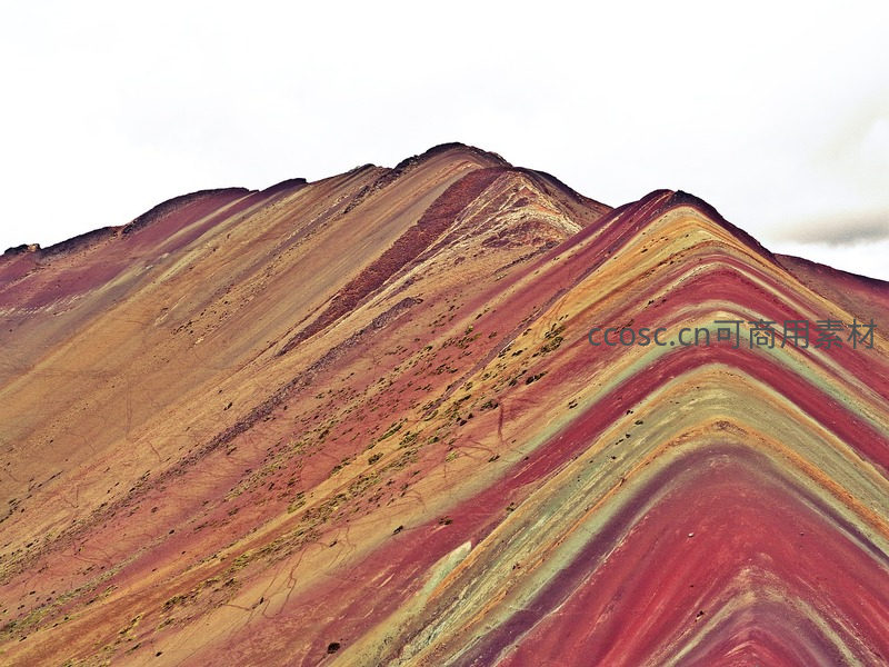 彩虹山峦层叠，大地绘就天然调色盘