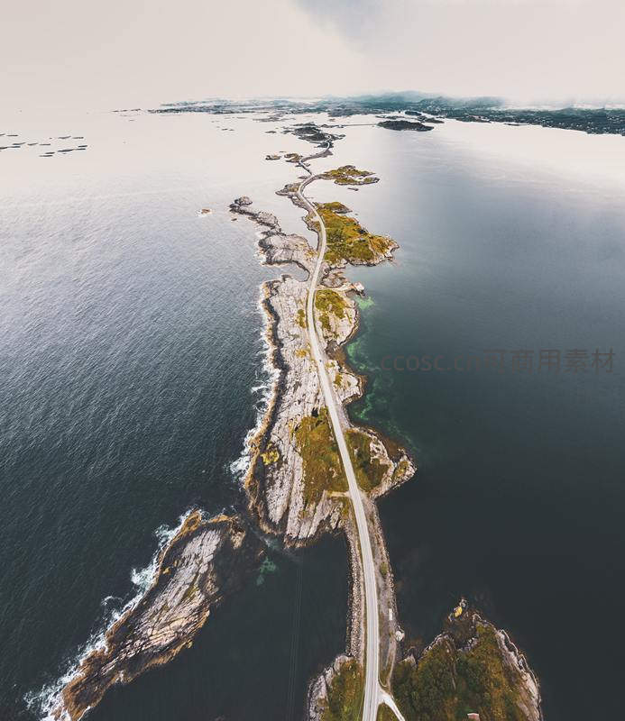 蜿蜒跨海公路连接孤岛如丝带