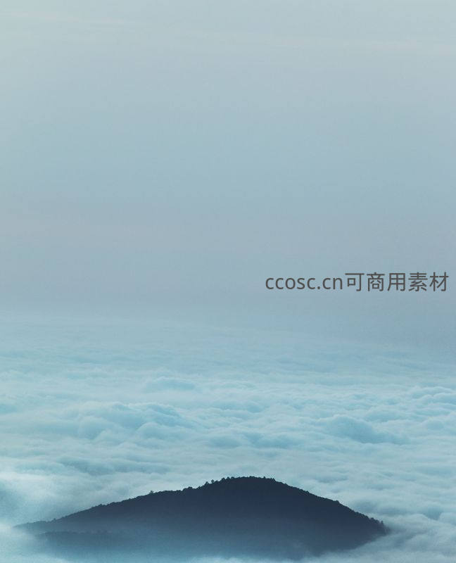 云海之上孤峰现，雾霭茫茫隐仙踪