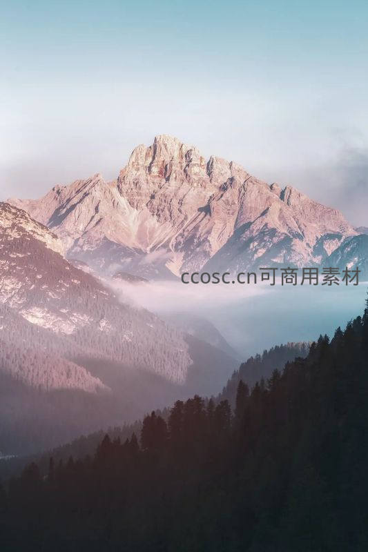 霞光万丈照耀云海仙山