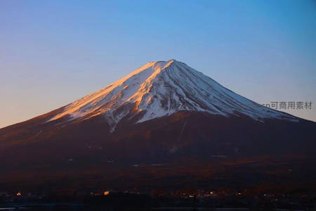 富士山夕照金辉洒满山脊
