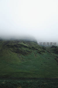雾锁青峦，苔原幽静似仙踪