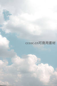 晴朗蓝天上的朵朵白云，清新怡人