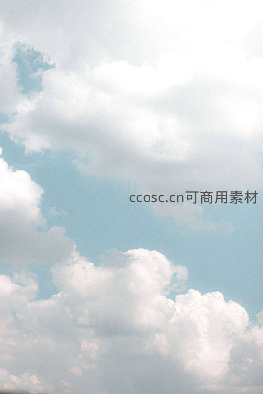 晴朗蓝天上的朵朵白云，清新怡人
