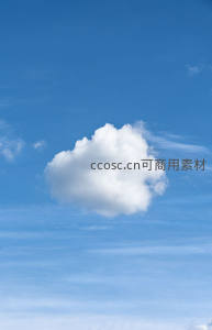 晴空万里中一朵孤云