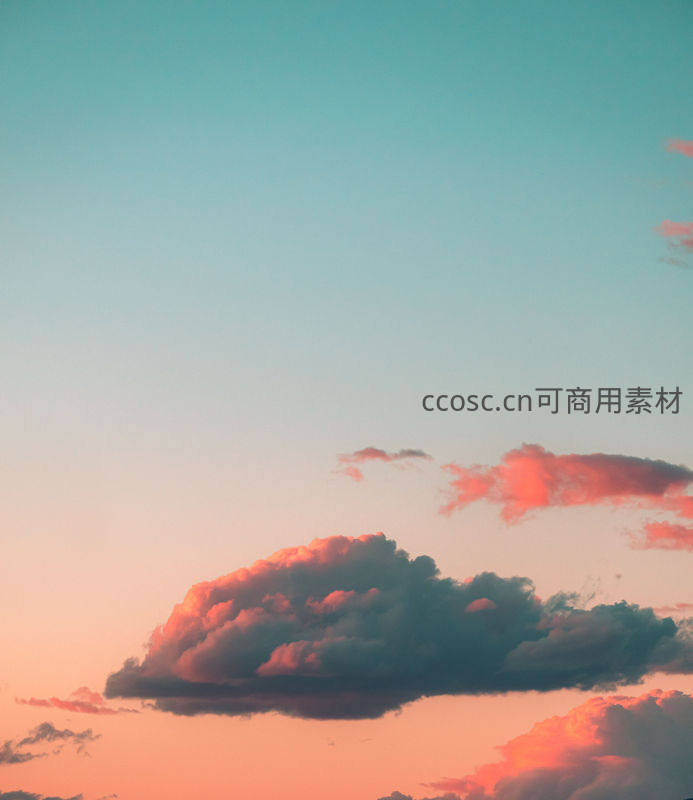 晚霞染云，天空如画