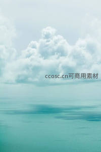 海天一色，云影轻拂碧波