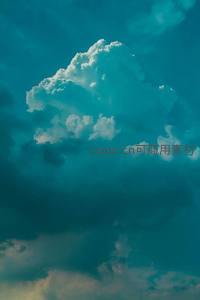 青空孤云，形态如梦似幻