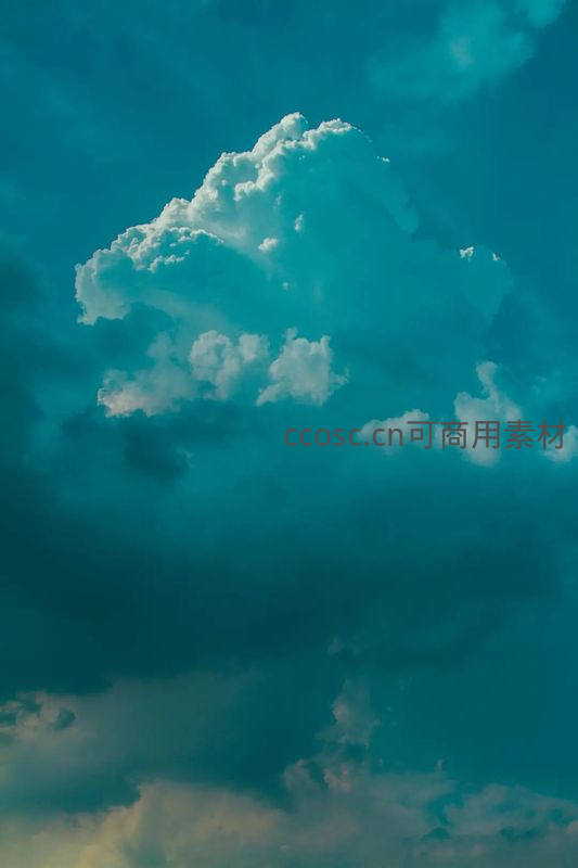 青空孤云，形态如梦似幻