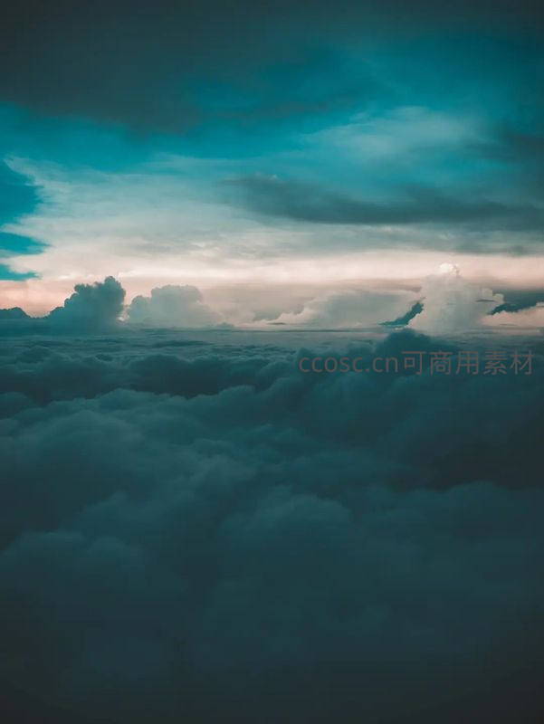 云端之上俯瞰苍茫云海