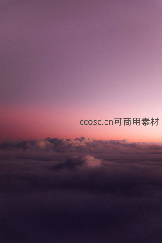紫霞漫天云海涌，如梦似幻仙境境