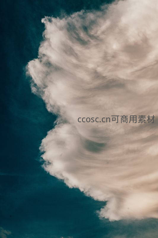 云朵特写，如棉絮般柔软飘逸