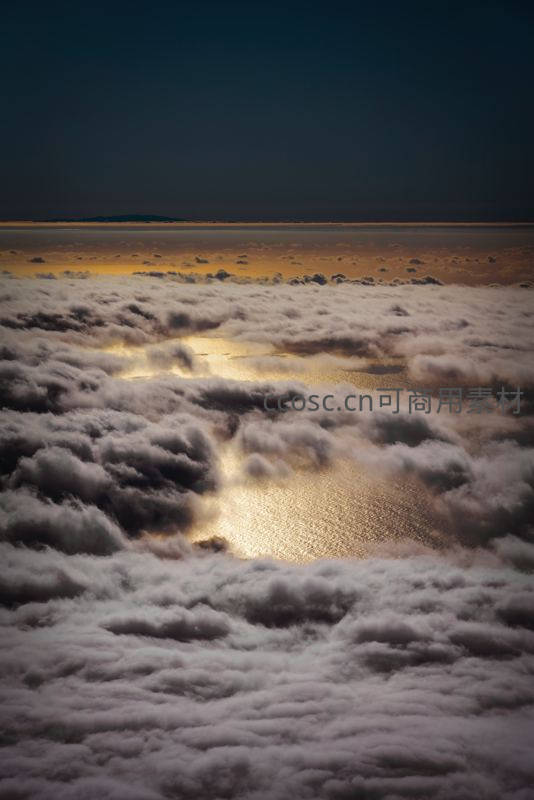 云海之上夕阳洒金辉