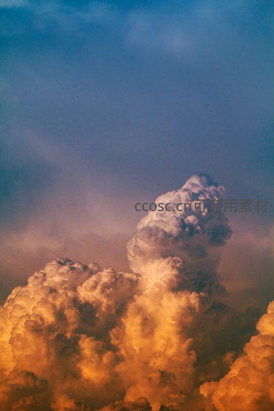 烈焰积雨云冲破苍穹