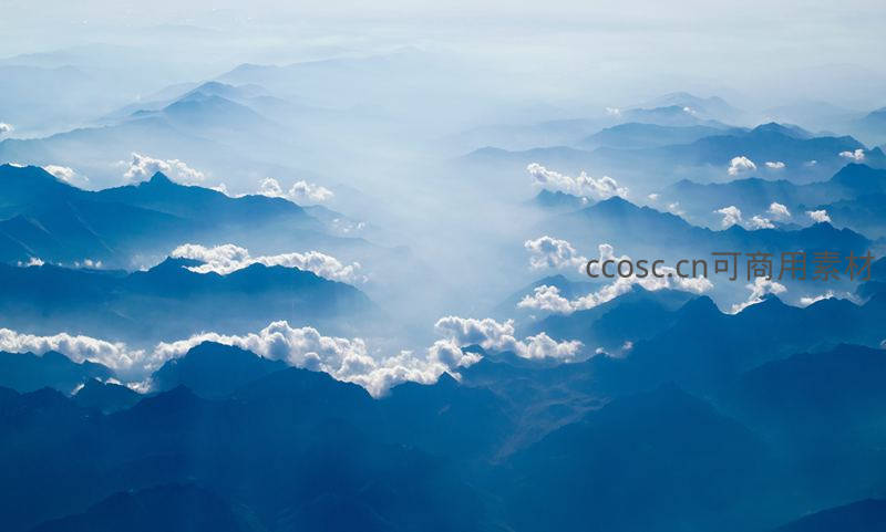 青黛群山云雾缭绕仙境