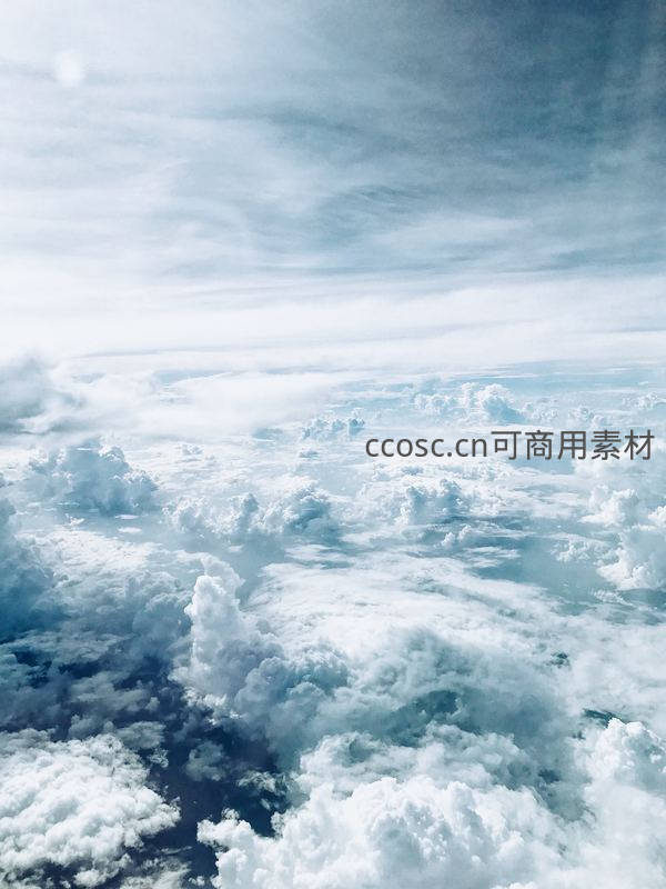 高空俯瞰，云海无垠如雪原延展