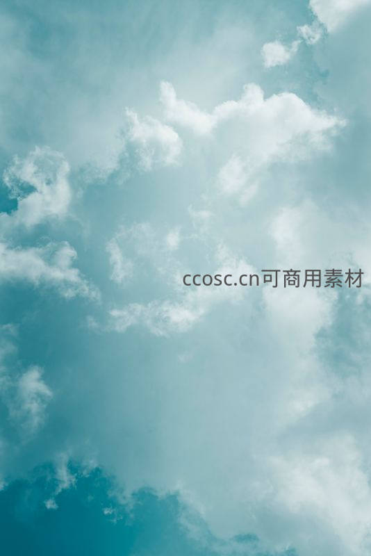 纯净蓝天白云如棉花糖飘浮