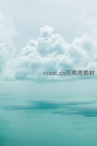 碧海蓝天，云朵轻盈飘逸