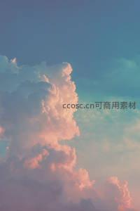 粉紫霞光染云海，天空如梦似幻境