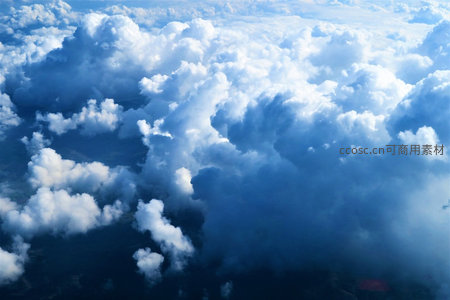高空俯瞰云层如海洋般波澜壮阔