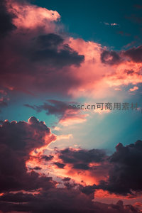 火烧云层透射神圣光束