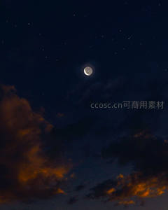 云层间的新月与流星共舞