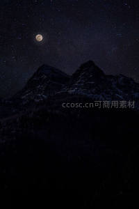 星月同辉雪山之巅