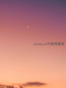 粉紫暮色新月挂空