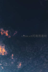星夜云海新月相伴