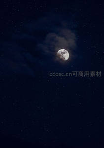 明月穿云而出，星海相伴