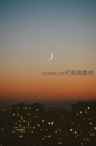 城市上空的弯月，灯火阑珊